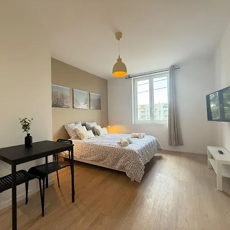 Mars New & Cozy - Parilly Train Station Apartmán