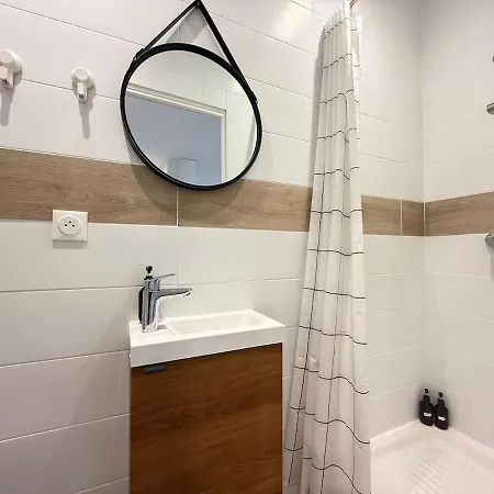 Mars New & Cozy - Parilly Train Station Apartmán *