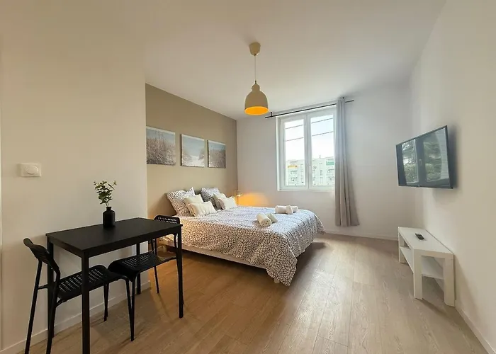 Mars New & Cozy - Parilly Train Station شقة